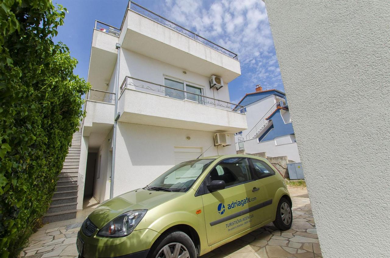 Apartments Zdenka Donji Okrug  Exterior photo
